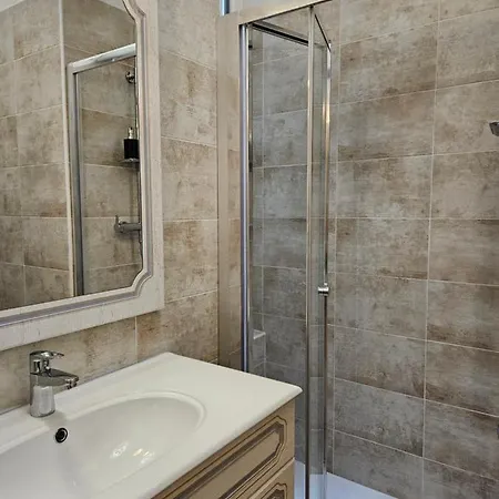 Del Roster Vendégház 3*